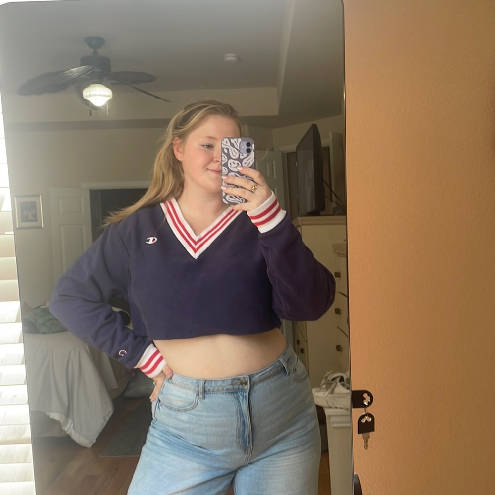 Purple Cropped Champion sweatshirt